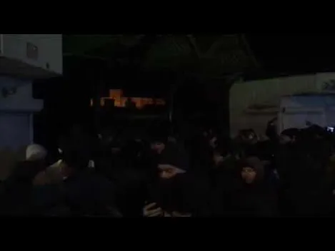 Поліція не захотіла допомогти муніципалам вивезти ворота зі Старого ринку (відео)