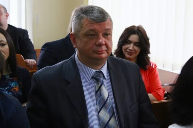 Луцького суддю, який їхав на червоне світло, таки покарали
