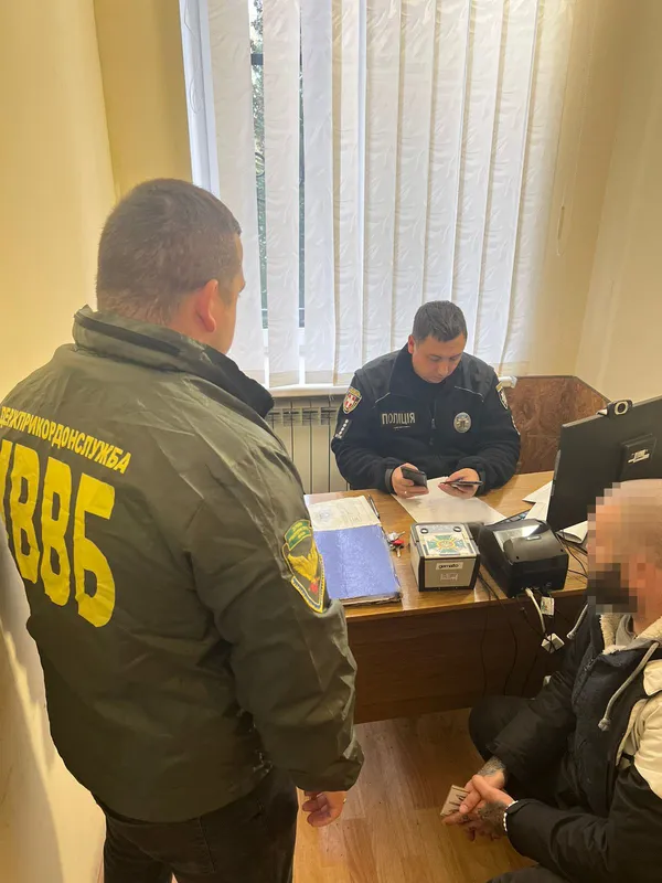 В «Ягодині» затримали двох чоловіків, які за гроші хотіли виїхати за кордон (фото)