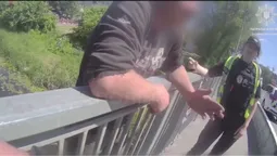 У Ковелі патрульні зупинили чоловіка від спроби вкоротити собі віку (відео)