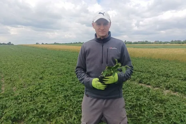 «Це стиль життя»: як молодий фермер з Волині розвиває родинне господарство (відео)