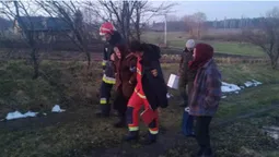 На Волині «швидка» не доїхала до хворої – застрягла у багнюці (фото)