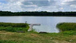 Піщані береги і кришталева вода: на Волині є озеро, де можна і покупатися, і зловити щуку (фото)