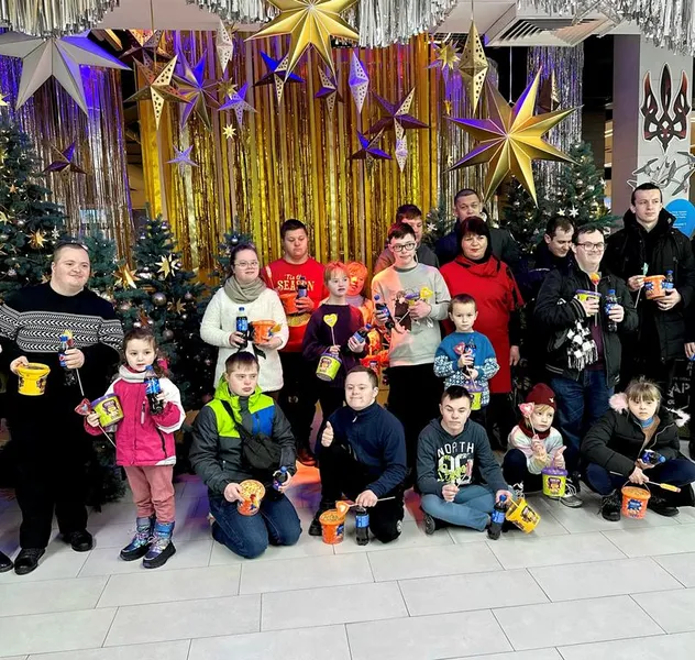У «Промені» відбувся благодійний кінопоказ для «сонячних» дітей (фото)*