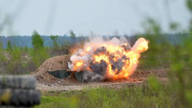 Зберігайте спокій: на півночі Волині лунатимуть вибухи (відео)