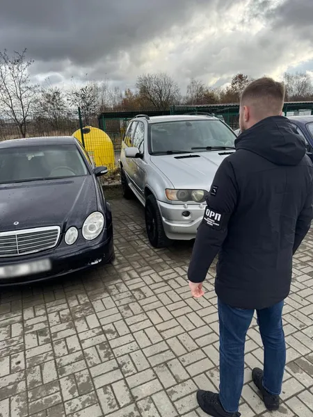 Ввезли і продали понад 700 авто: на Львівщині викрили псевдоблагодійників (фото)