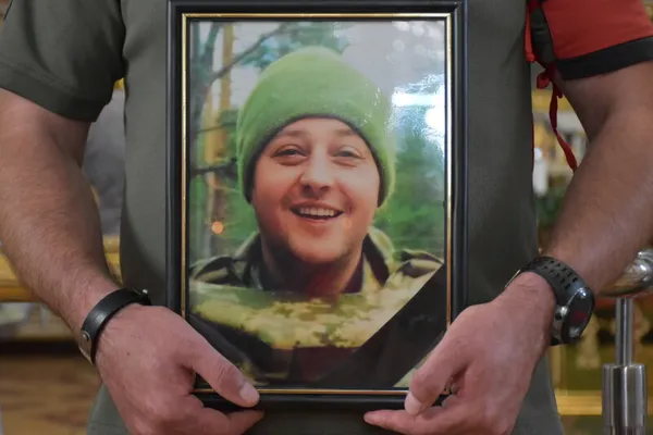 Рік вважався безвісти зниклим: у Луцьку попрощалися із військовим Анатолієм Шепелем