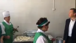 Ляшко в Луцьку вручив квіти кухаркам геріатричного пансіонату (відео) 