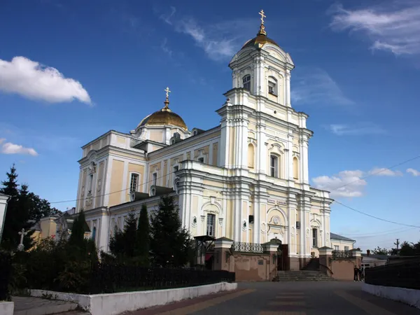 Де і коли в Луцьку освячуватимуть паски: розклад Богослужінь