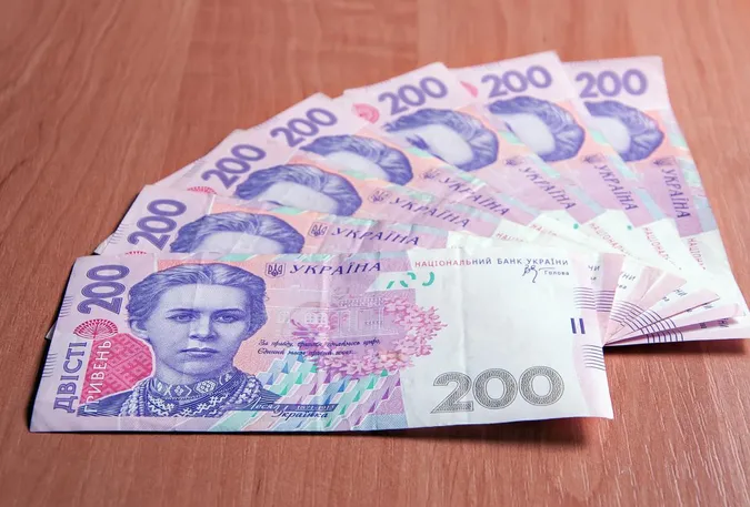 В Україні виводять з обігу банкноти в 200 гривень