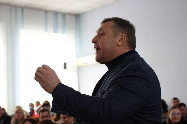 На сесію викликали поліцію: у Луцькій райраді ухвалили скандальне рішення (фото)
