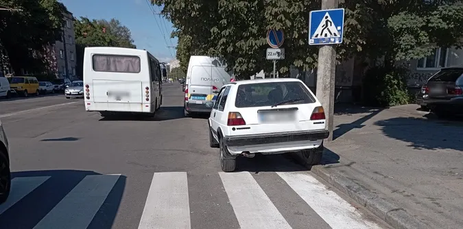 У Луцьку жінка на «фольксвагені» збила 22-річну пішохідку (фото)