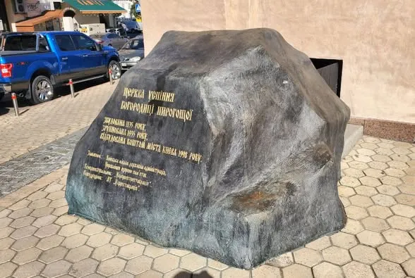 Не поховальна крипта, а гігантська піч: у київському храмі ХІХ ст. знайшли «калориферну» систему опалення (фото)