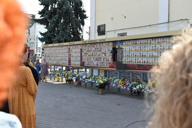 У Луцьку вшанували пам'ять загиблих захисників України (фото)