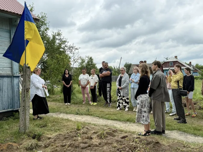 У пам'ять про сина: відома луцька художниця перетворила стару хату на артрезиденцію