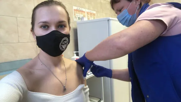 Усе, що треба знати про вакцину CoviShield: актуальні відповіді луцької лікарки