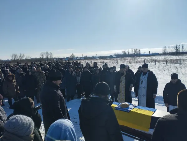 Після понад двох років невідомості у рідному селі на Волині попрощалися з воїном Романом Сидоруком (фото)