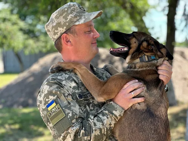 Зі штурмовиків «Люті» – в кінологи: як боєць з Волині охороняє держкордон із вівчаркою малінуа (фото)