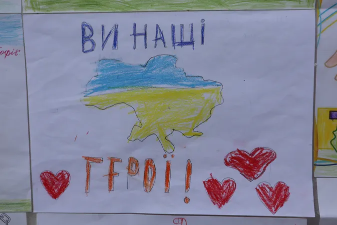 Підрозділами Волинської бригади тероборони мандрує виставка дитячих малюнків (фото)