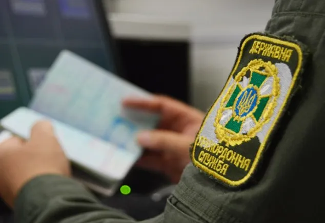 Хотів виїхати: в «Ягодині» зловили 37-річного киянина з липовим посвідченням