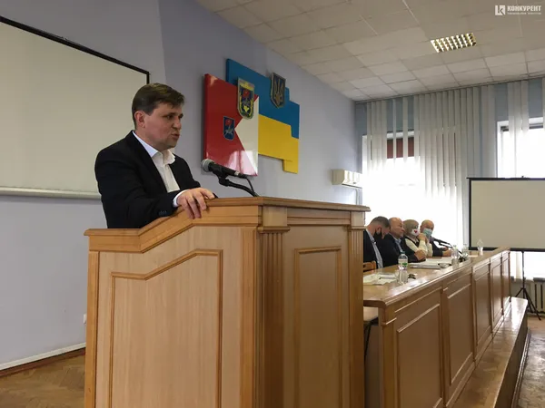 У Луцькій райраді обирають голову: є два кандидати (фото)