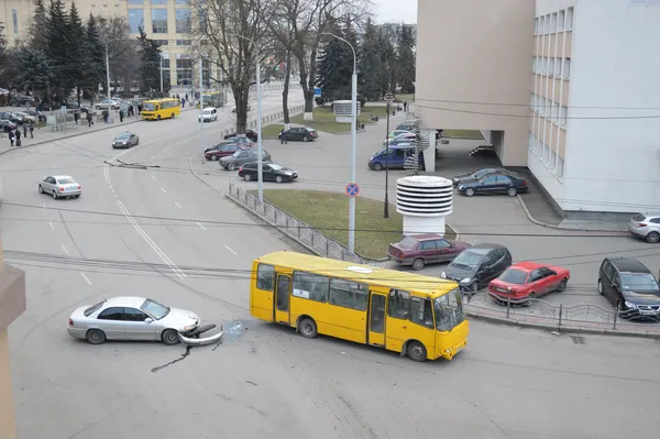 У центрі Луцька – аварія за участі маршрутки (фото)