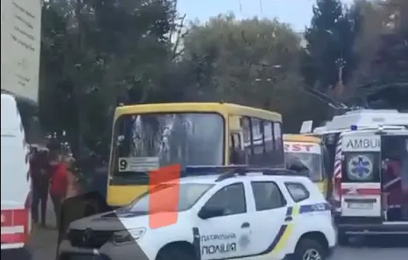 У Луцьку на проспекті Відродження – ДТП за участю маршруток (відео)
