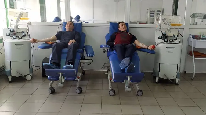 У Луцьку збільшилась кількість охочих здавати кров для військових (фото, відео)