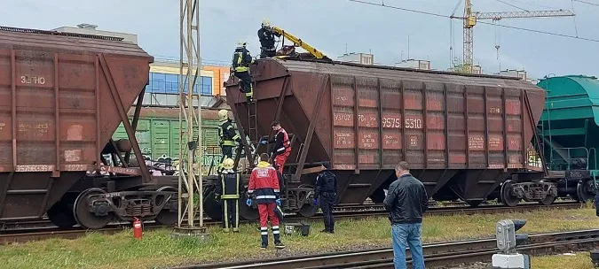 У Луцьку 14-річний хлопець виліз на потяг і отримав опіки всього тіла: подробиці (фото)