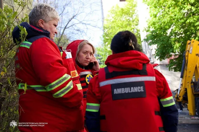 Шахед прицільно влетів у будинок: вночі ворог атакував Дніпро – є загиблі і поранені (фото)