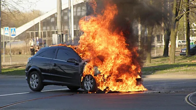 Уночі спалили автомобіль Підгайцівського сільського голови (відео)