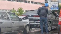 У Луцьку на мосту Opel «наздогнав» BMW (фото)