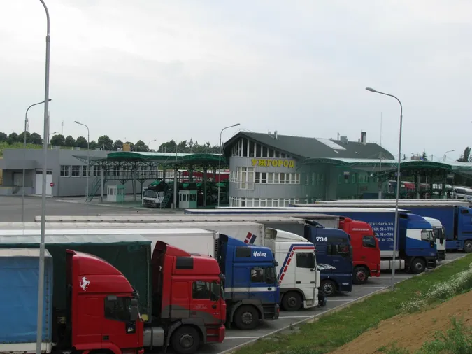 На Закарпатті збільшилися черги вантажівок на кордоні