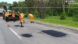 На Волині «латають» дороги: де і що роблять (фото)