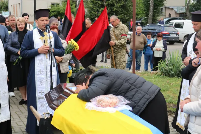 У громаді на Волині в останню путь провели Героя Юрія Лозу (фото)