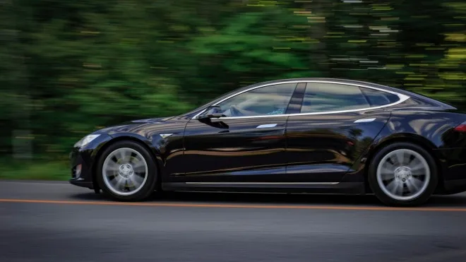 Маск розпочав будівництво заводу Tesla в Китаї