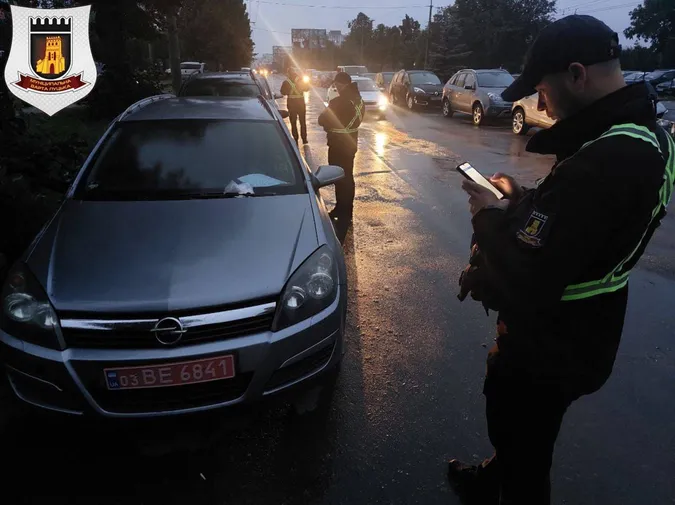 У Луцьку муніципали влаштували рейд в районі авторинку (фото, відео)