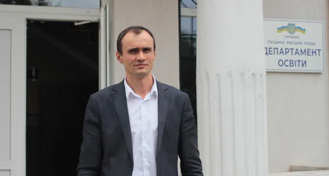 Лучанам соромно, що освітою керує неграмотний чиновник