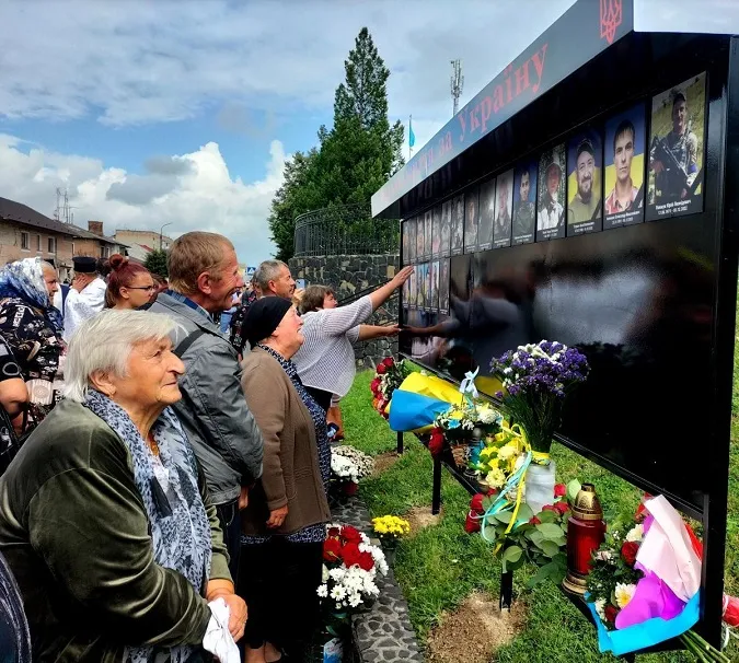 У місті на Волині відкрили стелу пам'яті про загиблих Героїв (фото)