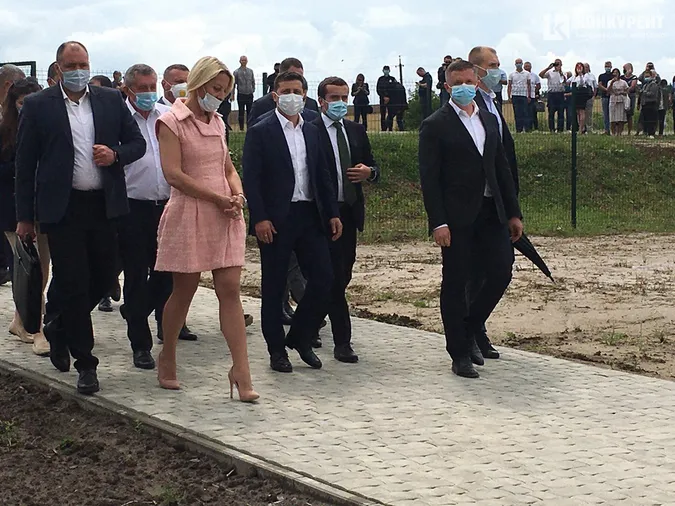 У Крупі зустріли Зеленського (фото, пряма трансляція)