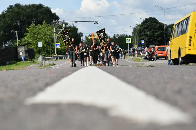 Загинув поблизу Мар'їнки: під Луцьком провели в останню дорогу Героя Віктора Демчура (фото)