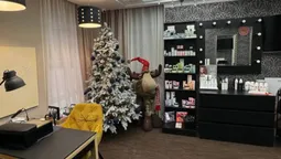 У центрі Луцька продають елітний салон краси (фото)