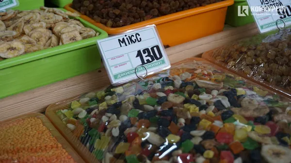 Свято в деталях: за скільки у Луцьку можна купити різні дрібниці до Великодня (фото)