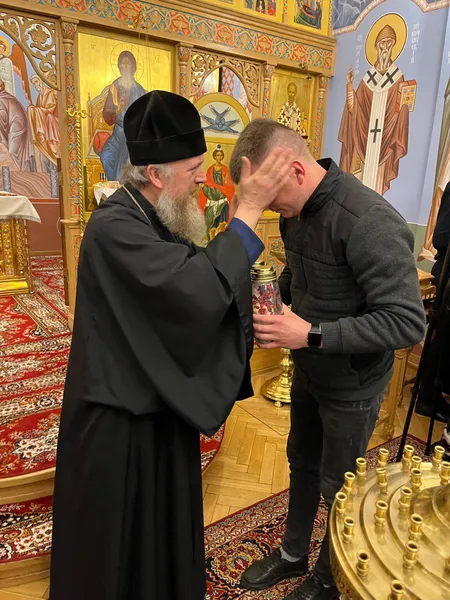 До Луцька везуть Благодатний вогонь з Варшави (фото)