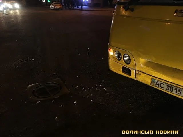 У Луцьку легковик влетів у маршрутку (фото) 