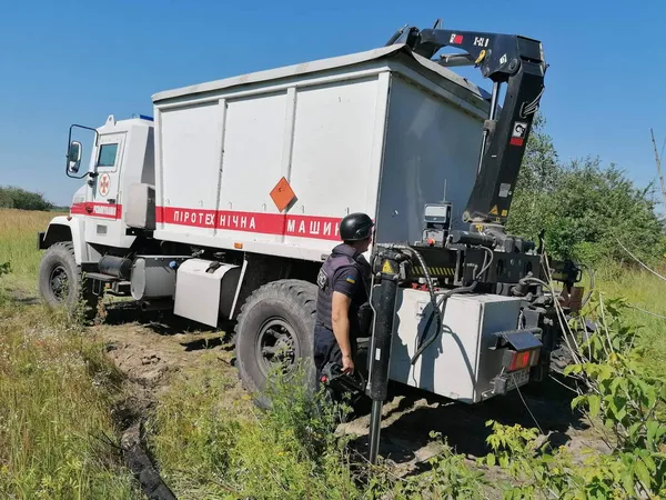 Заміновані навіть цвинтарі: луцькі піротехніки про роботу на Чернігівщині (фото, відео)