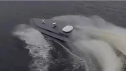 Морський дрон ГУР знищив швидкісний катер росіян у Криму (відео)