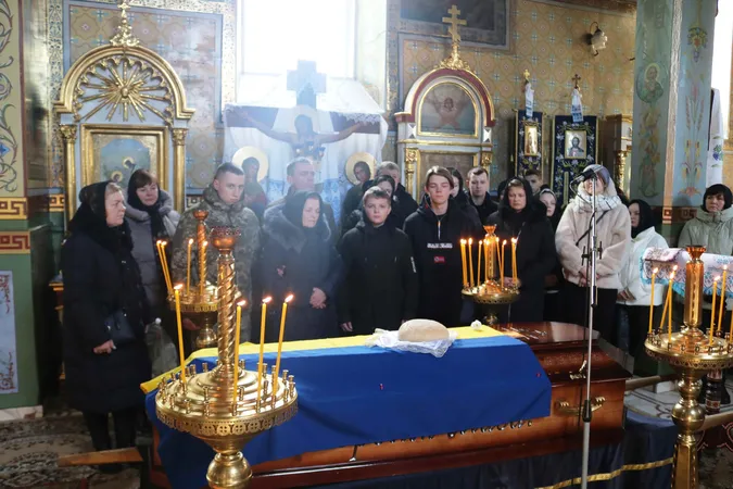 У Горохові попрощалися із загиблим солдатом Валерієм Гриневичем (фото)