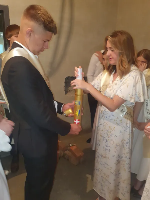 Відкриють через 50 років: в укритті ліцею у Рованцях заклали капсулу часу (фото)