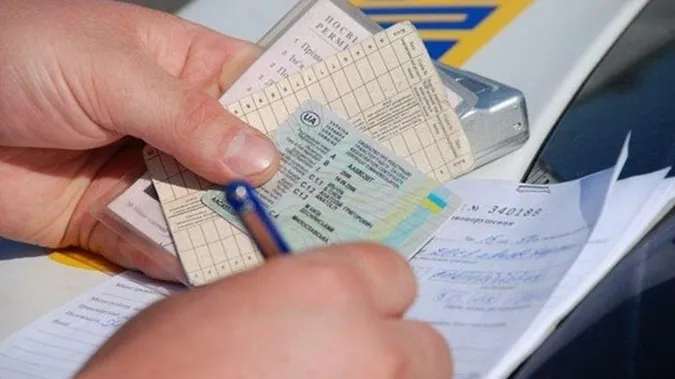 В Україні пропонують скасувати пластикове водійське посвідчення 
